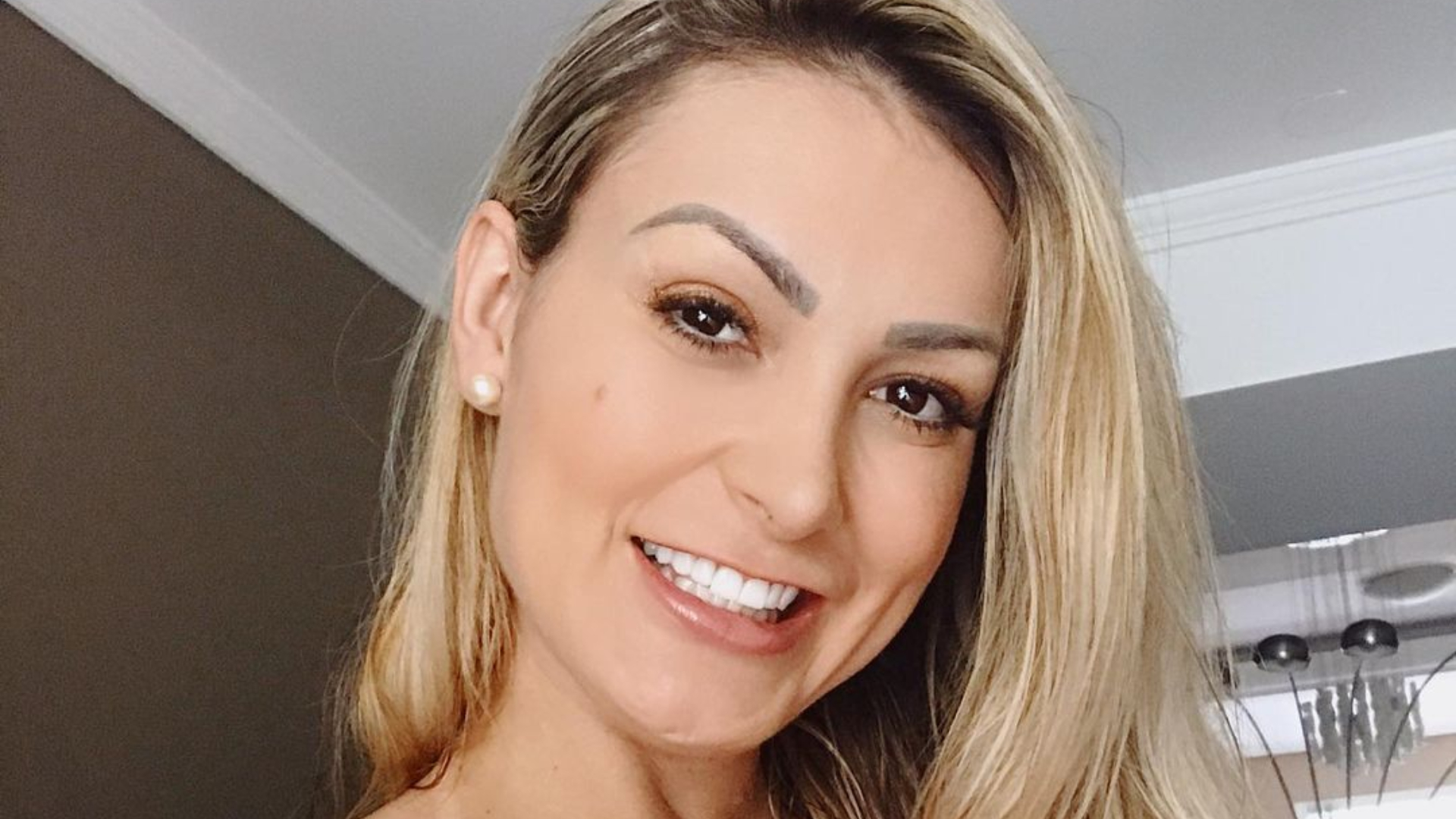 Andressa Urach transforma seu visual para o ‘Miss Bumbum’