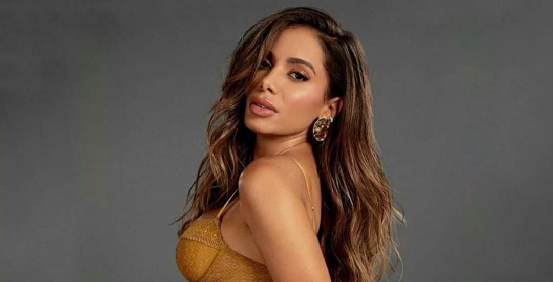Solteira, Anitta curte noitada com cantor gato italiano: “Obrigada”