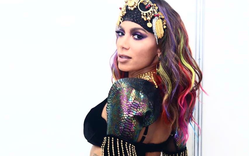 Anitta passou mal após realizar 11 shows em menos de uma semana, diz jornalista