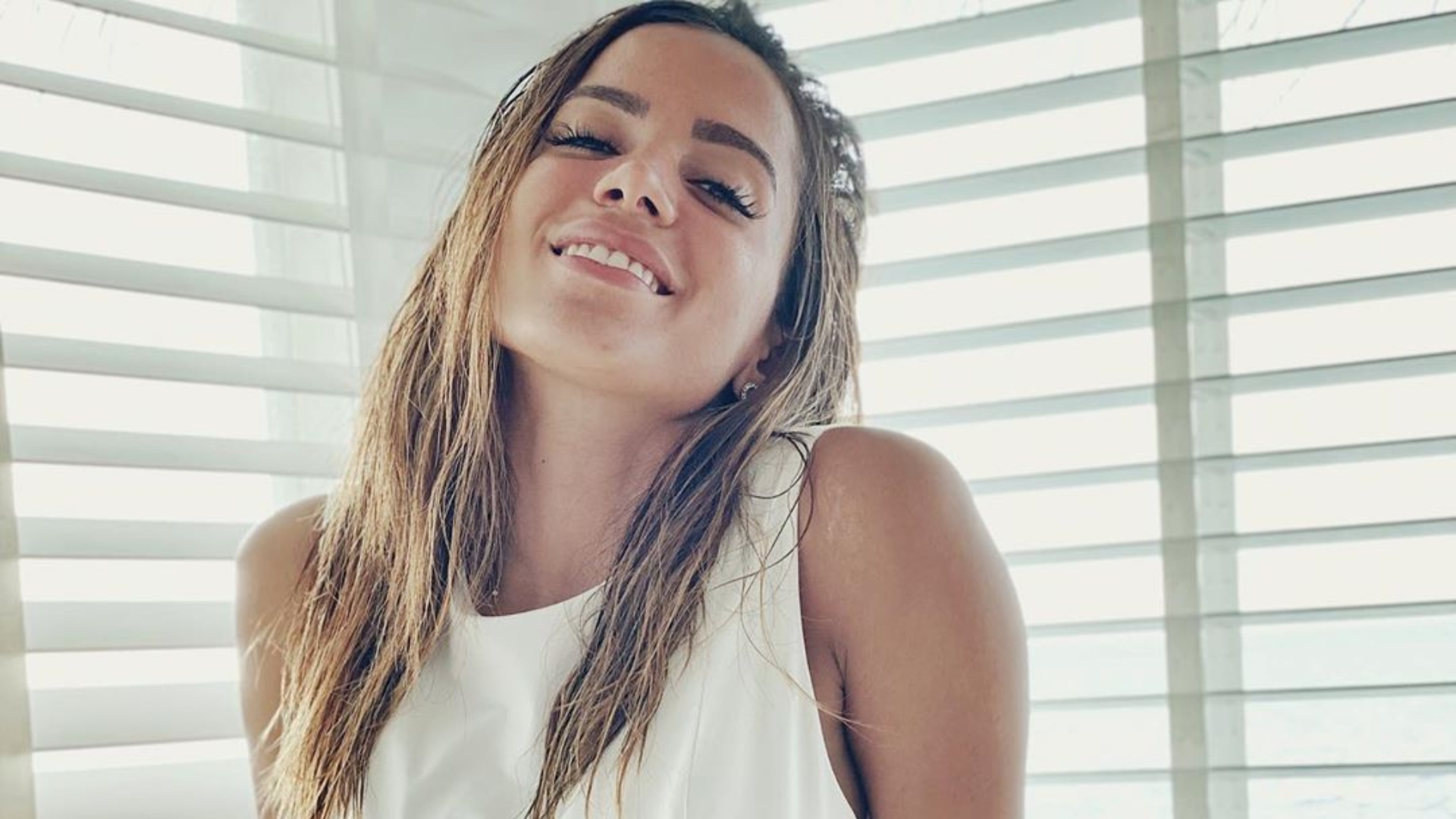 Bate-papo entre amigas! Anitta abre o jogo e faz confissões íntimas