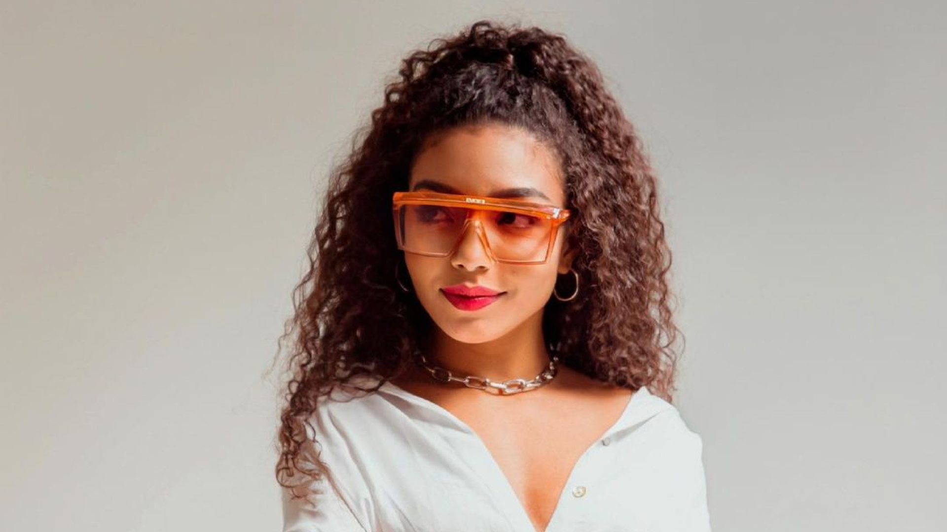 SUCESSO ABSOLUTO! Any Gabrielly lança cover de música internacional