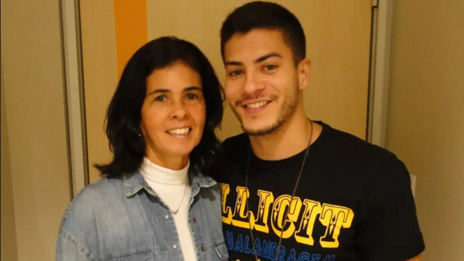 Mãe de Arthur Aguiar desabafa e critica atitudes do filho