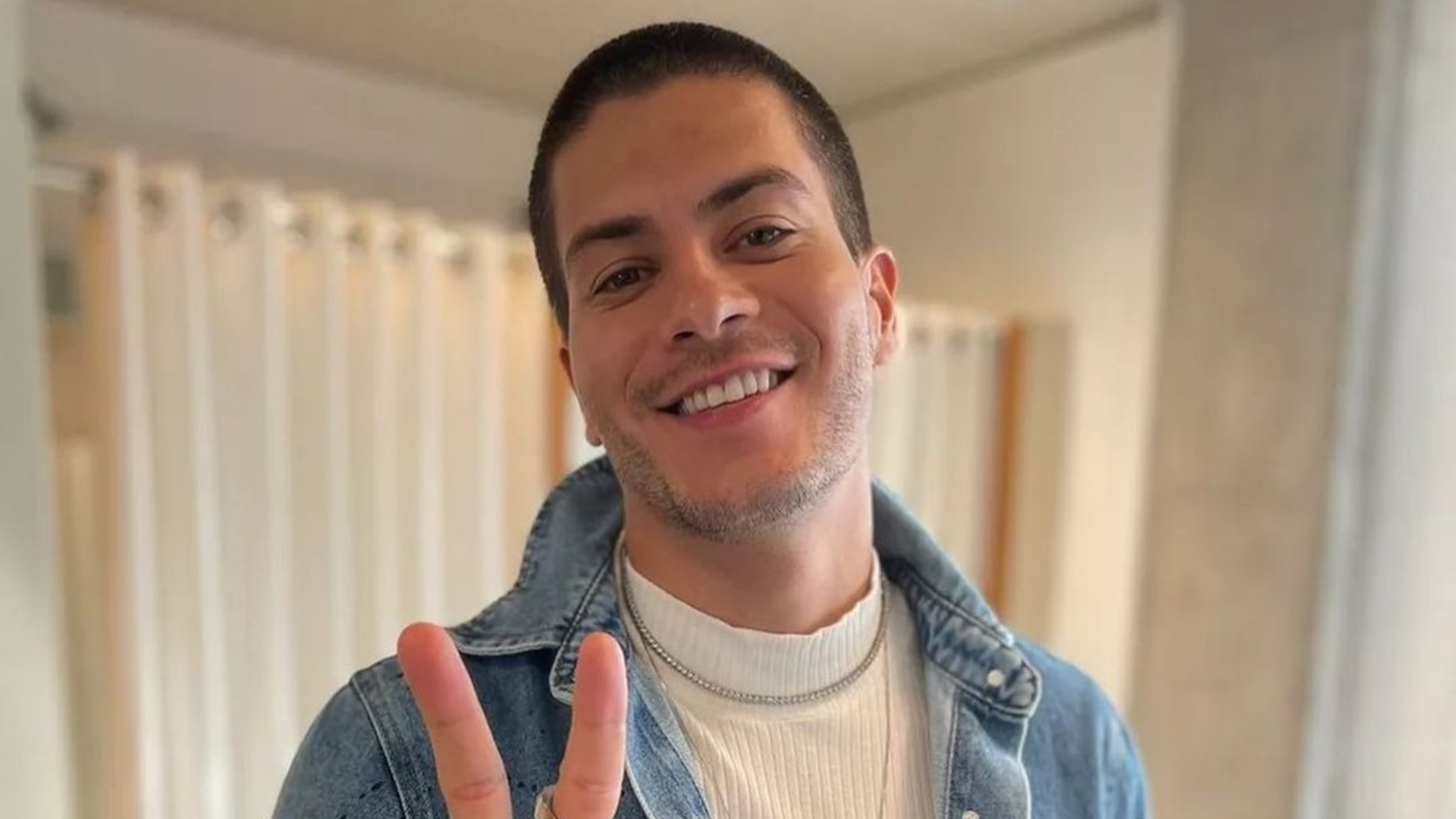 EITA! Arthur Aguiar é desmascarado nas redes sociais; Entenda o que rolou