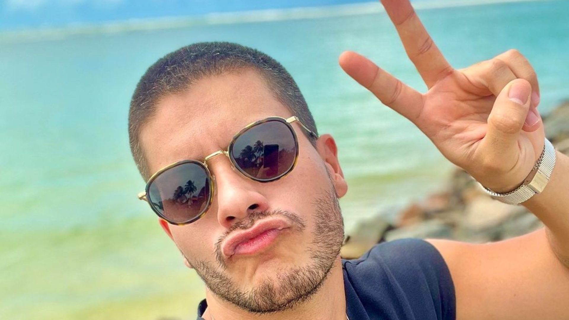 Arthur Aguiar faz pedido polêmico e web zomba