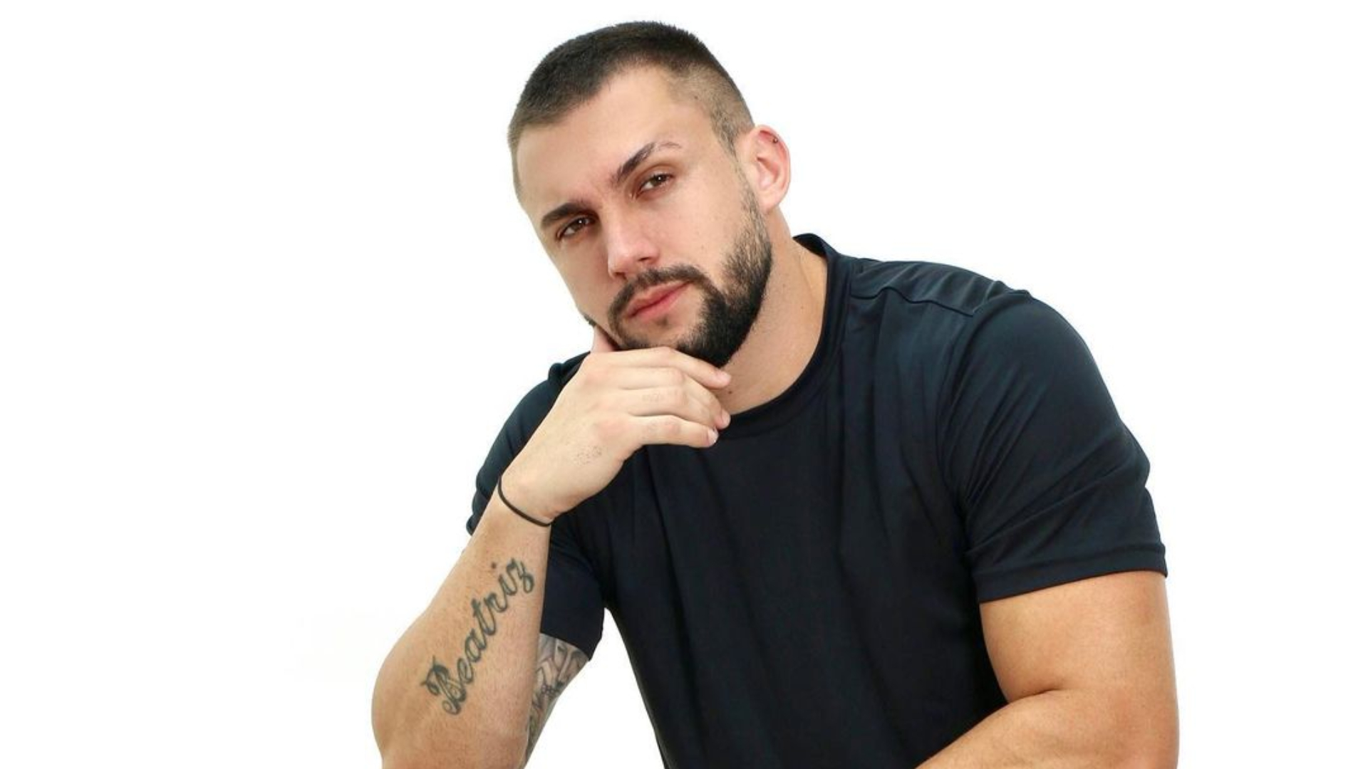 Arthur Picoli  abandona perfil em rede social e faz apelo para que parem com os ataques de ódio