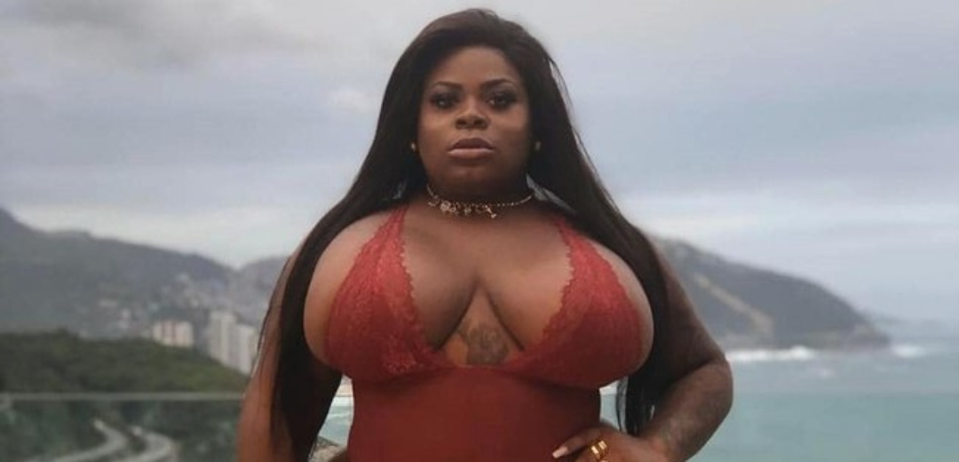 Maravilhosa! Jojo Todynho surge em alto mar, realiza cliques sensuais em barco de luxo e quebra a web com biquíni animal print