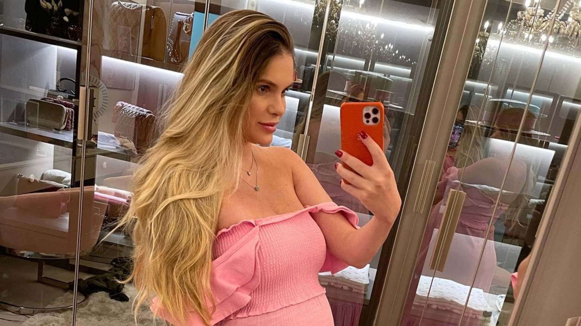NASCEU! Bárbara Evans anuncia nascimento da primeira filha