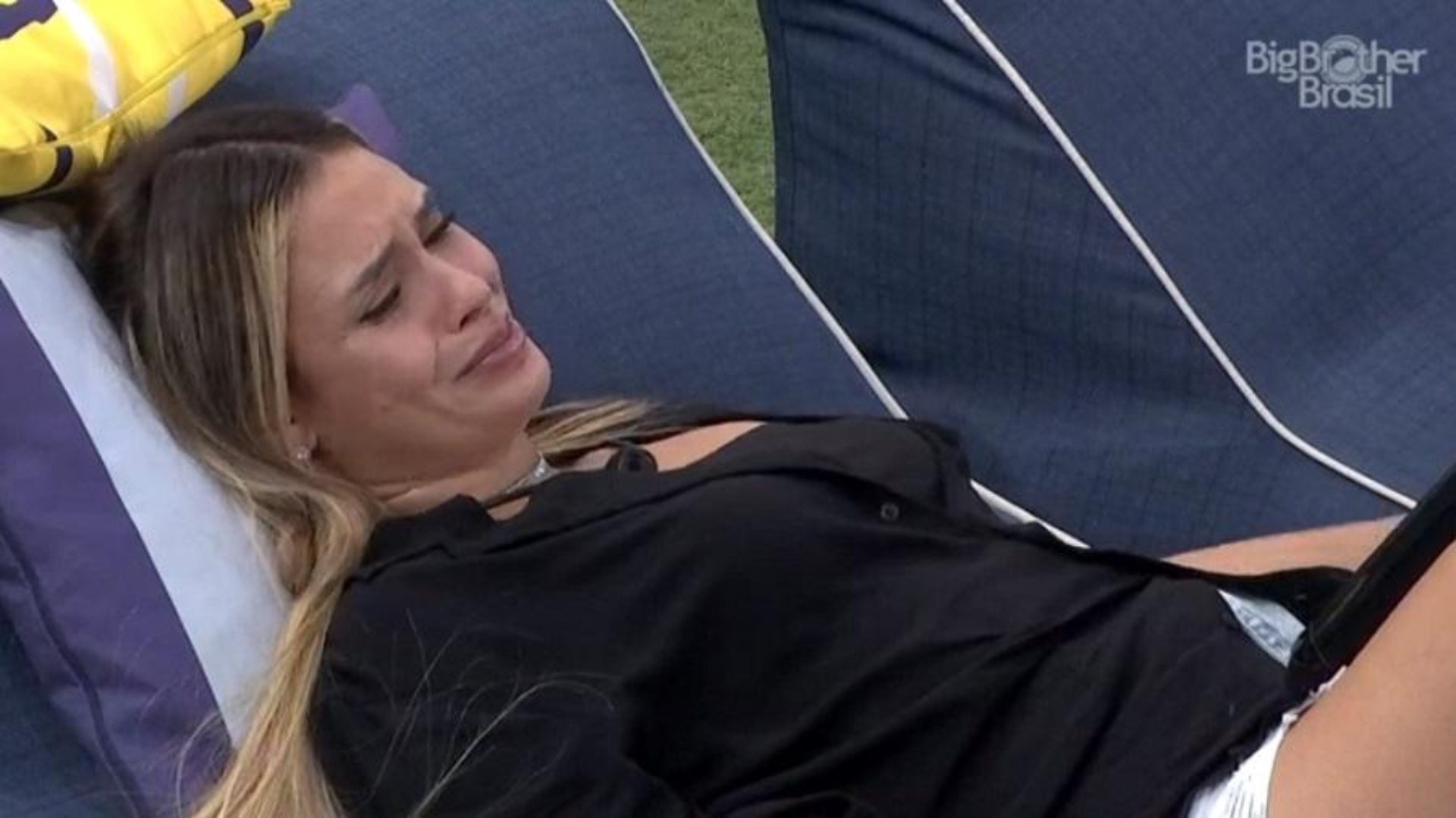 BBB21: Sarah chora e cogita abandonar o programa: “Eu tô preocupada com a minha saúde mental”