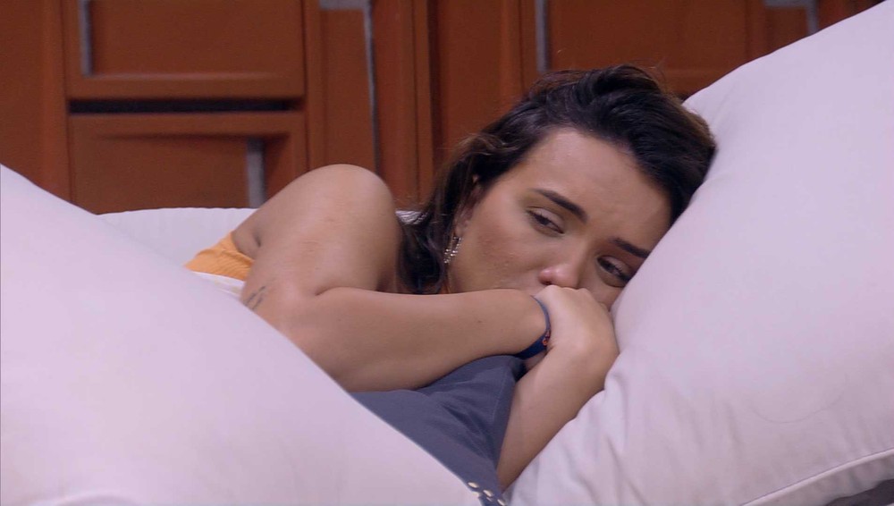 BBB20: Sozinha, Rafa Kalimann desabafa: “Parar de fazer as coisas para todo mundo”