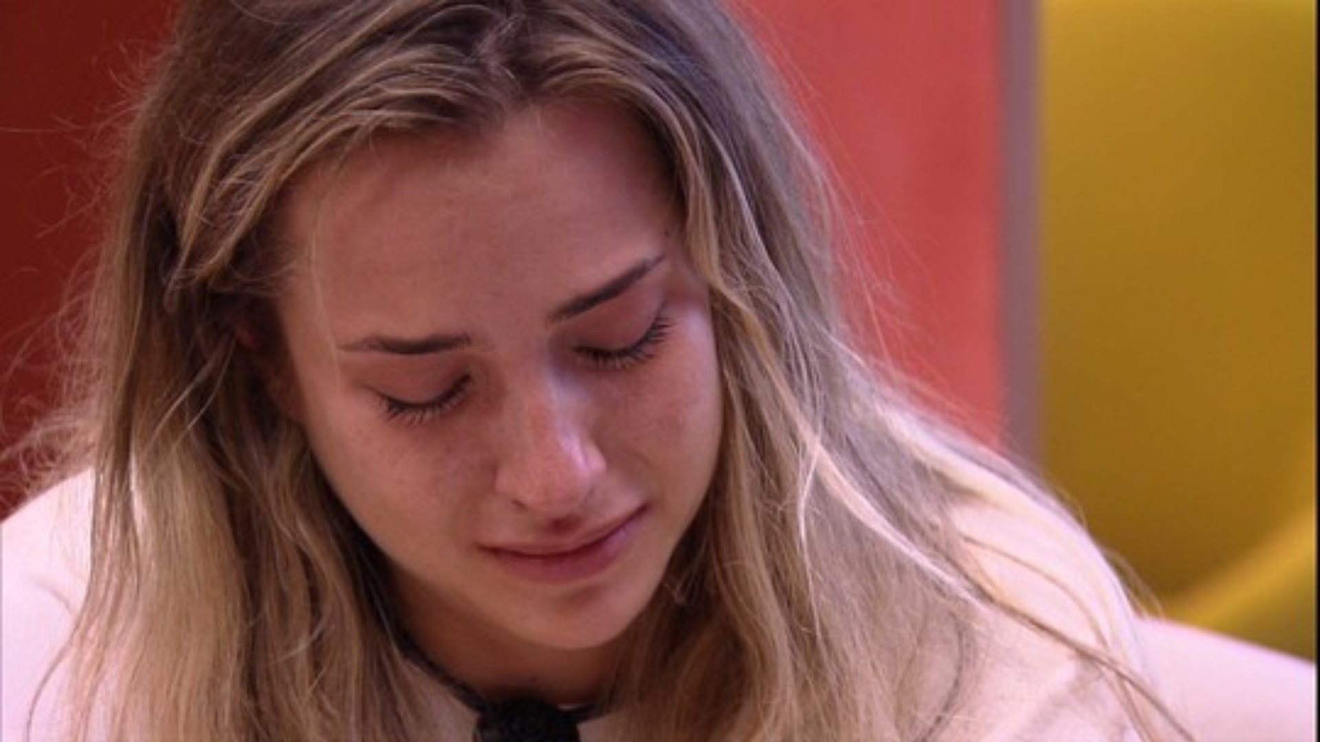 BBB20: Gabi Martins chora após notar aproximação entre Guilherme e Bianca: “Não quero mais gostar de ninguém”