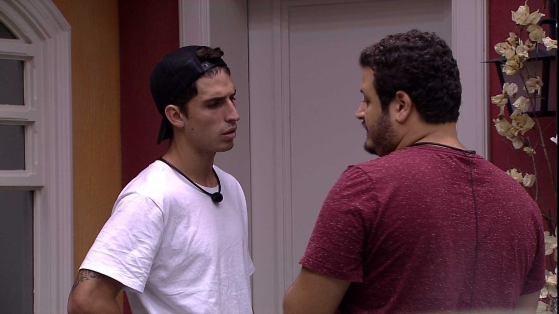 BBB20: Indignado com confusões com as sisters, Victor Hugo dispara contra Felipe Prior: “Tudo aconteceu porque você inflamou”