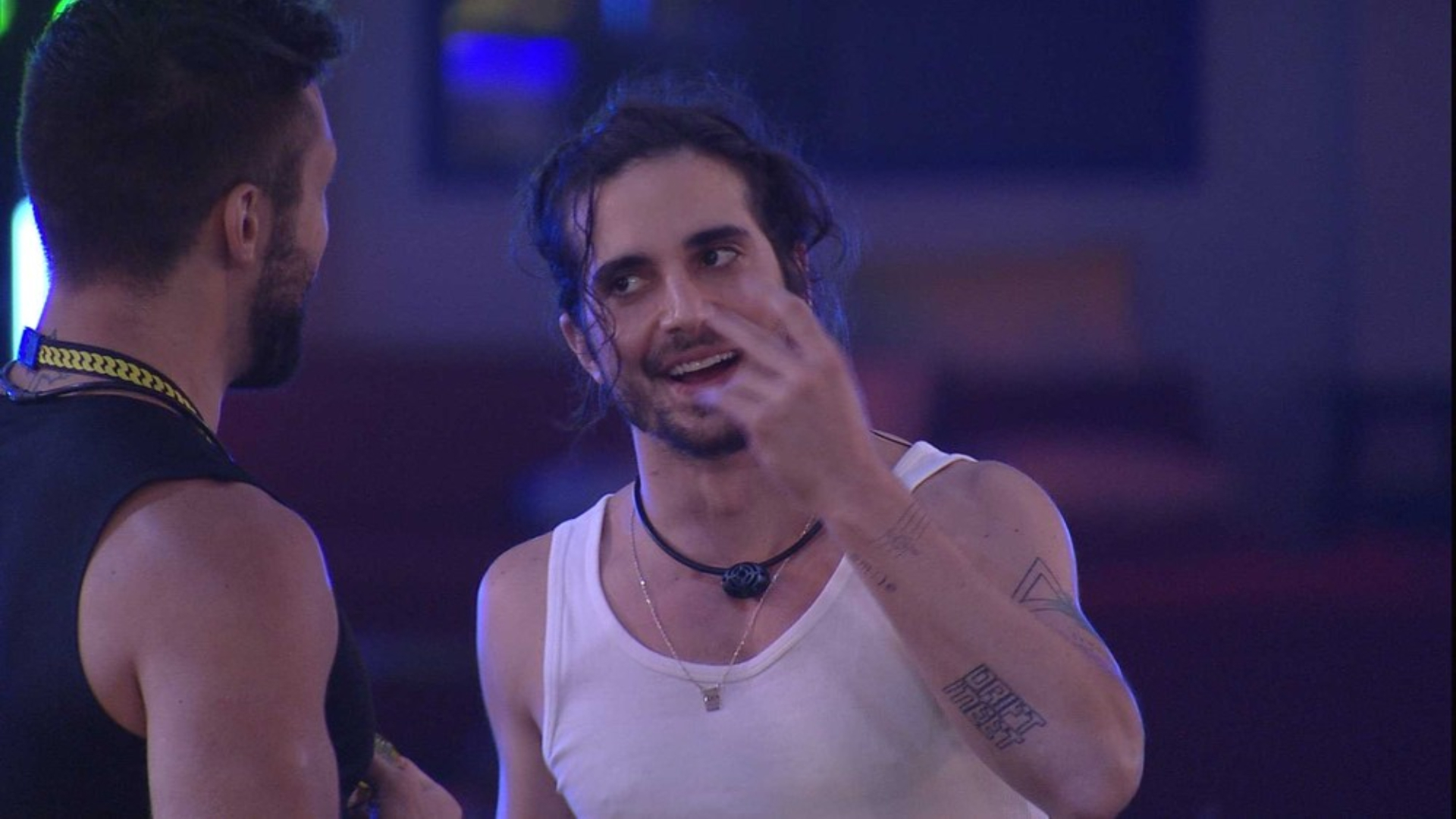 BBB21: Fiuk alfineta Juliette: “Se ela não receber cinco atenções no dia, ela não dorme bem”