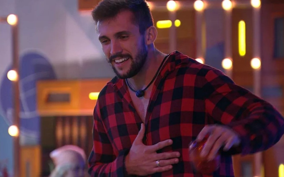 BBB21: Ex-namorada de Arthur alfineta postura de brother no programa: “Não se ajuda”