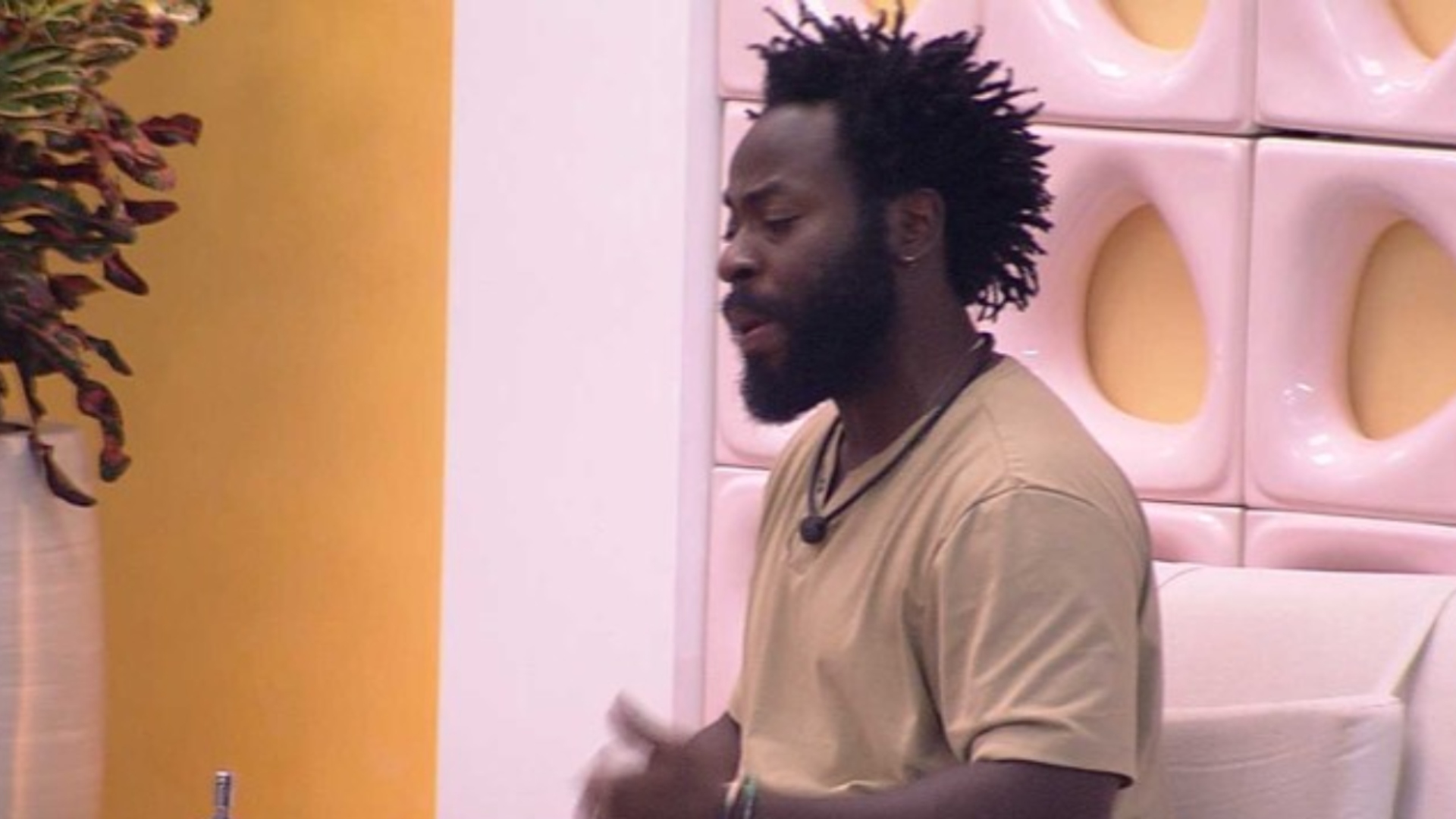 BBB22: Douglas Silva revela decepção com três sisters: “As palavras machucam”