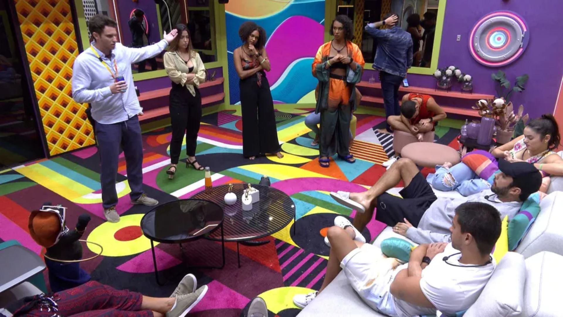 BBB22: Pedro Scooby perde a paciência com Lucas: “Eu não sou playboy, irmão”