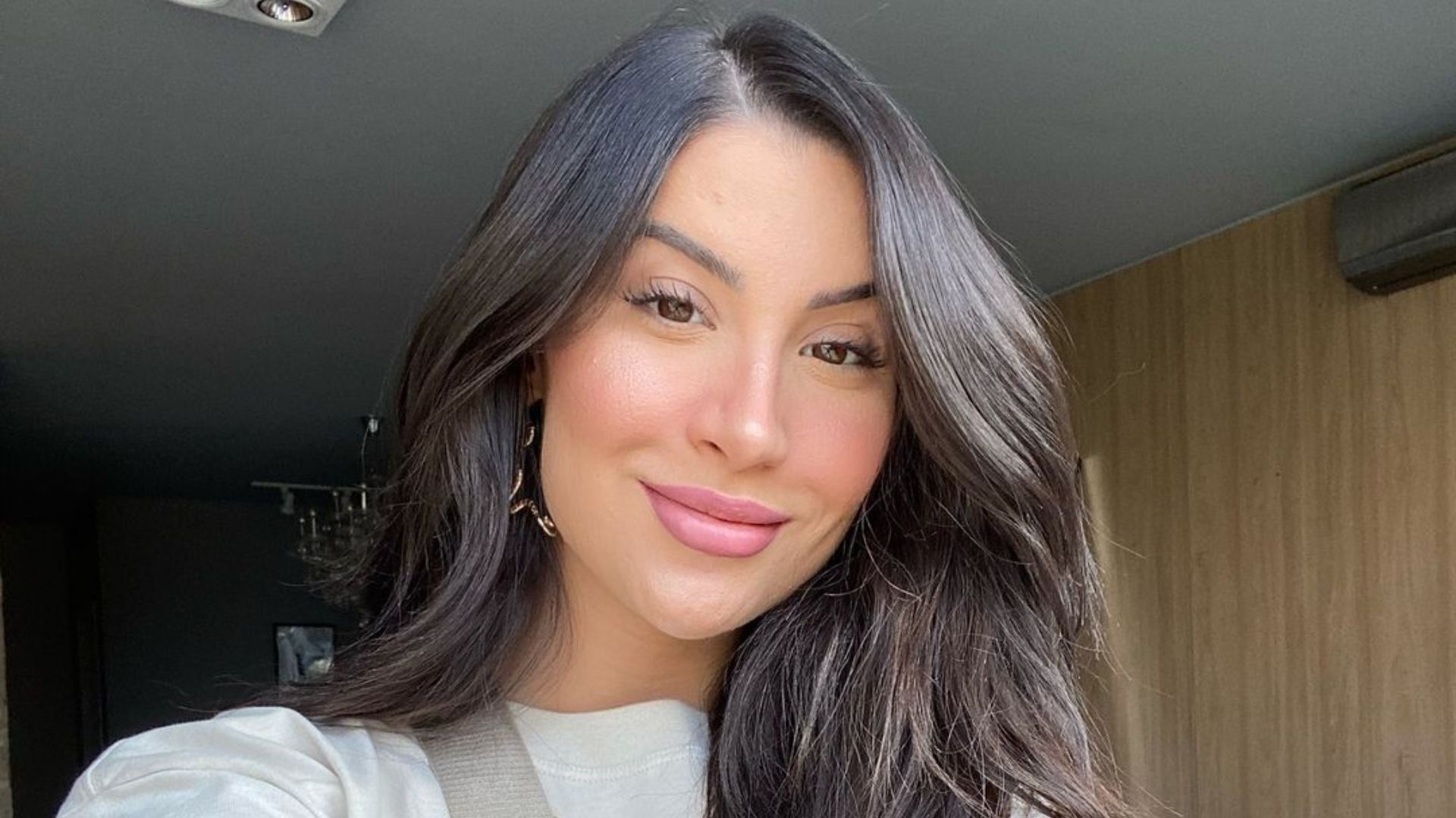Bianca Andrade revela dificuldades na amamentação e aponta que motivo pode ser sua prótese de silicone