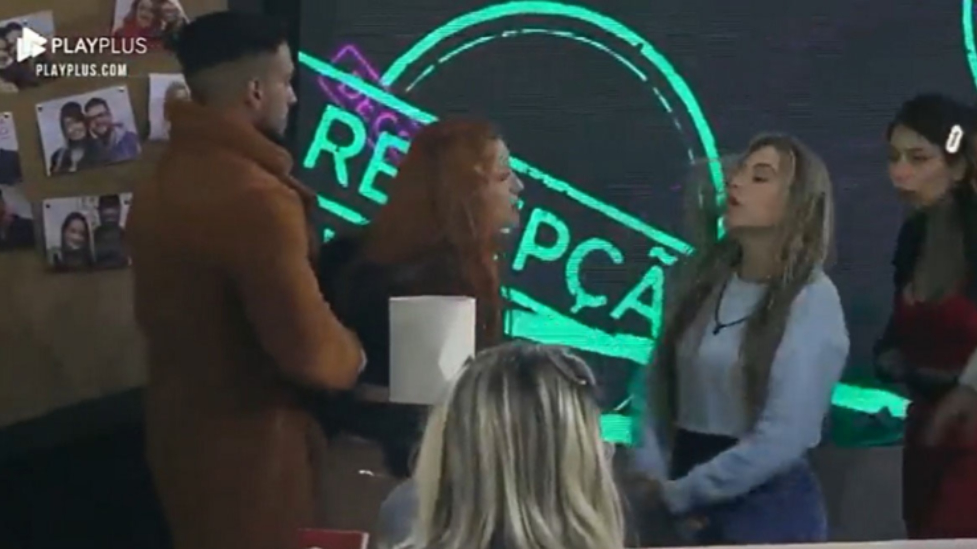 Power Couple: Web pede expulsão de Karol após briga com Brenda
