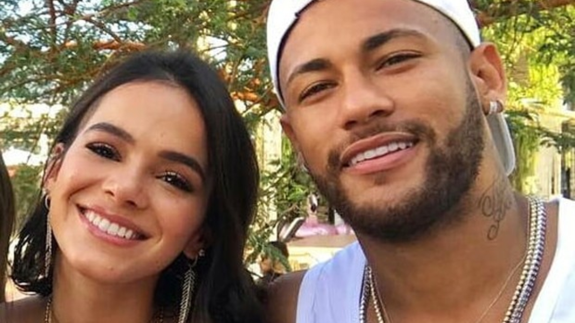 Cantora apontada como nova affair de Neymar é comparada com Bruna Marquezine