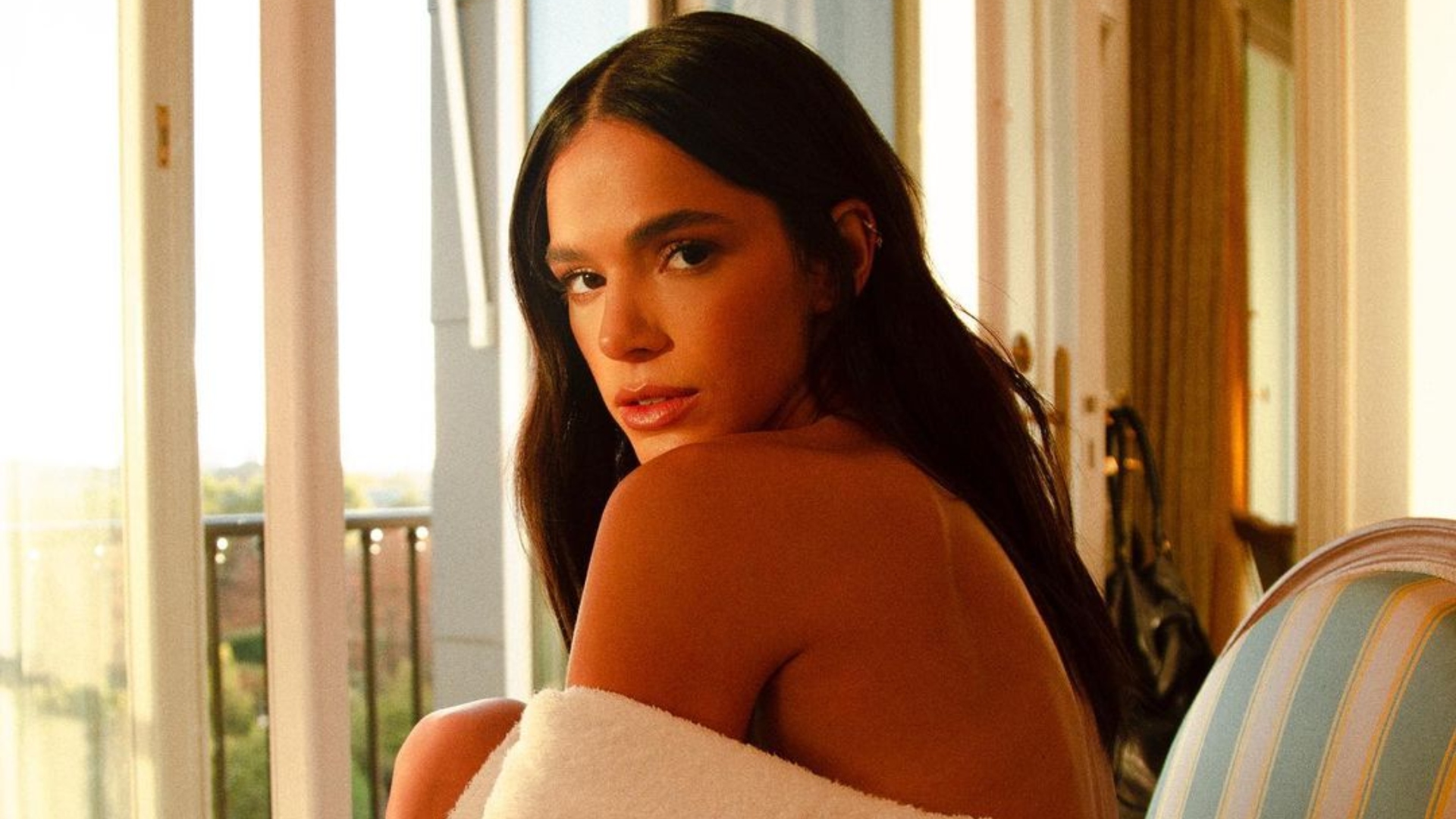 Após polêmica com fantasia de enfermeira, Bruna Marquezine pede desculpas: “Jamais seria minha intenção causar qualquer desvalorização à classe”