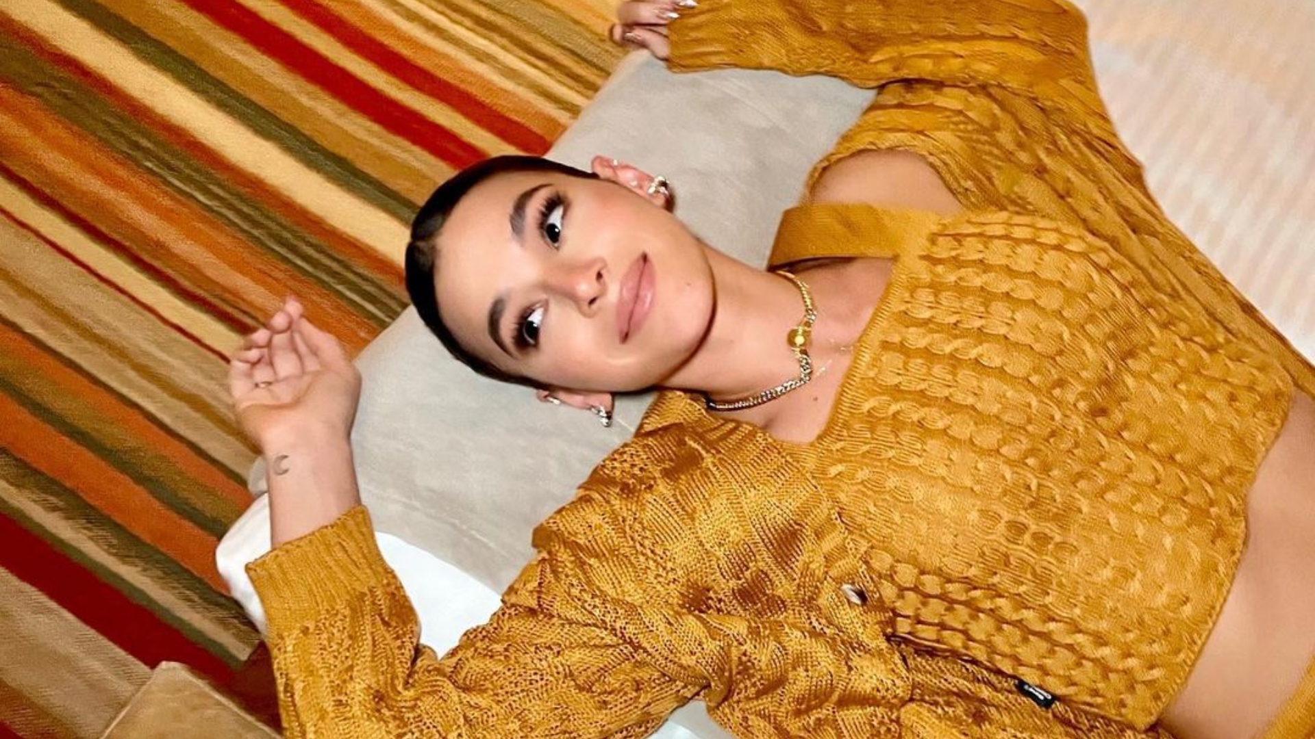 Bruna Marquezine da ‘zoom’ no corpo e exibe barriga saradíssima