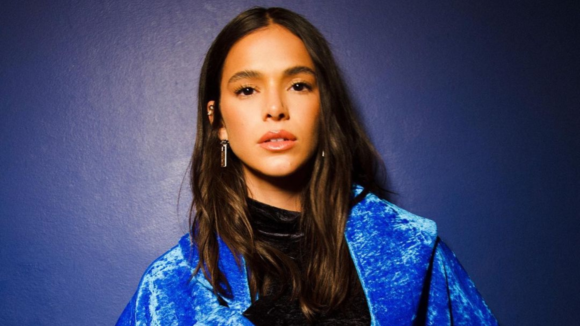Bruna Marquezine chora ao receber convite internacional