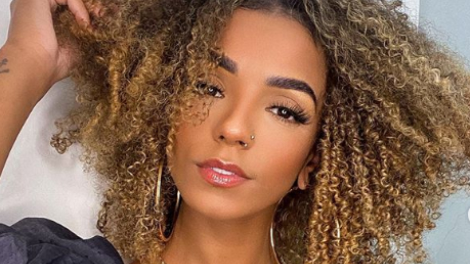 Brunna Gonçalves faz harmonização facial e mostra antes e depois: “Sempre quis fazer”
