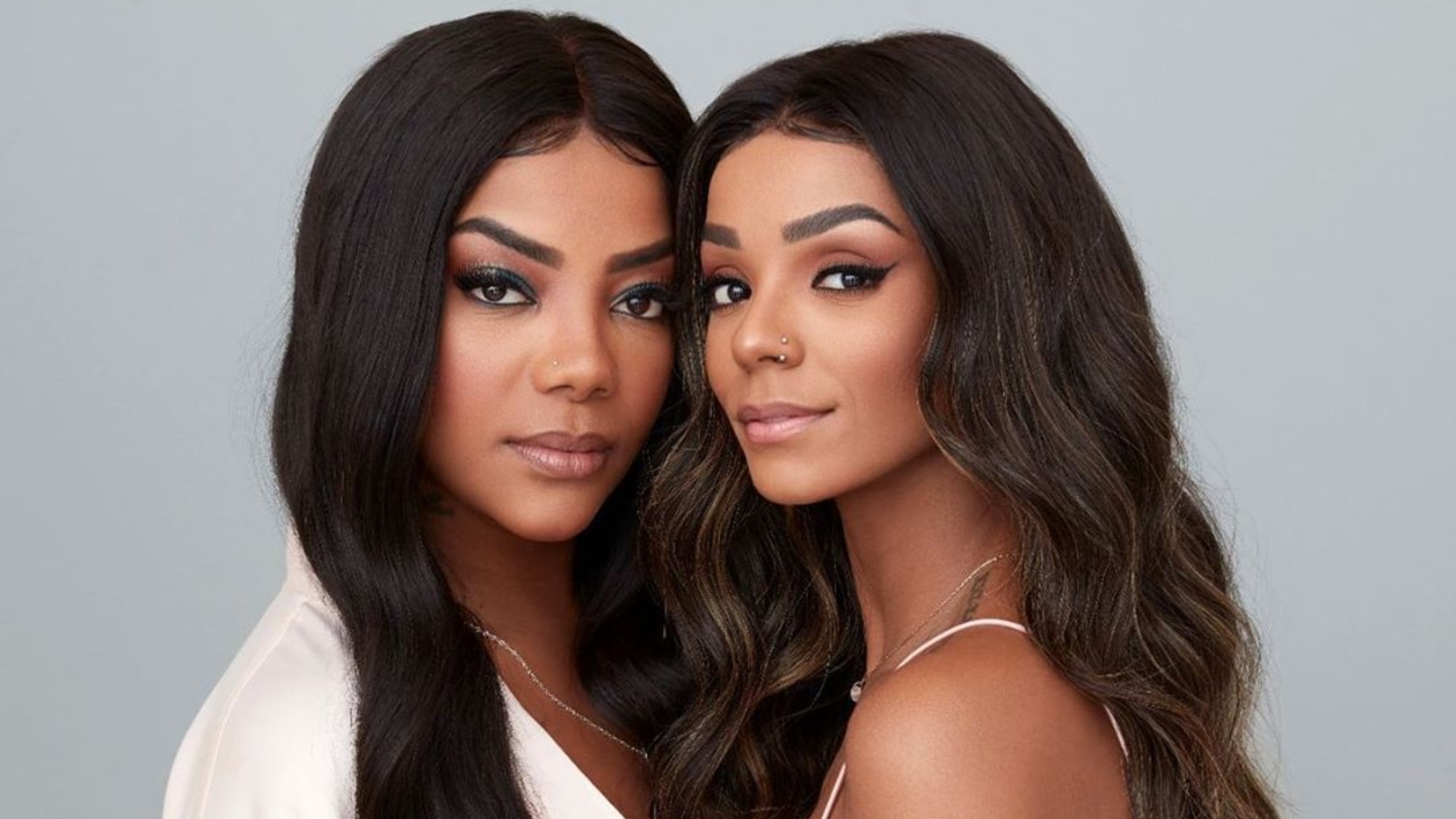 Brunna Gonçalves posa agarradinha junto de Ludmilla e se declara: “Não vivo sem essas implicâncias diárias”