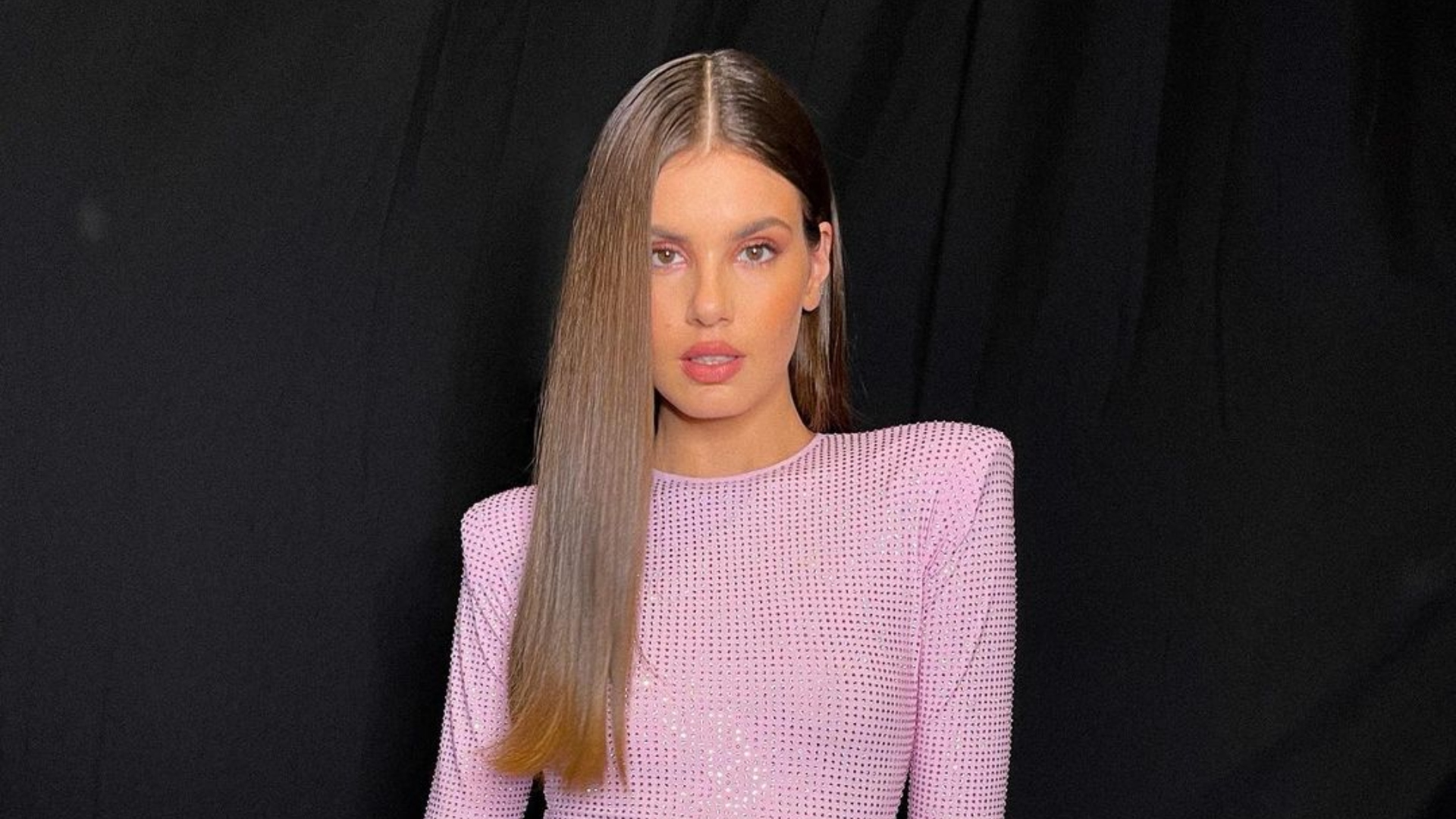 Camila Queiroz deixa o elenco de ‘Verdades Secretas 2’