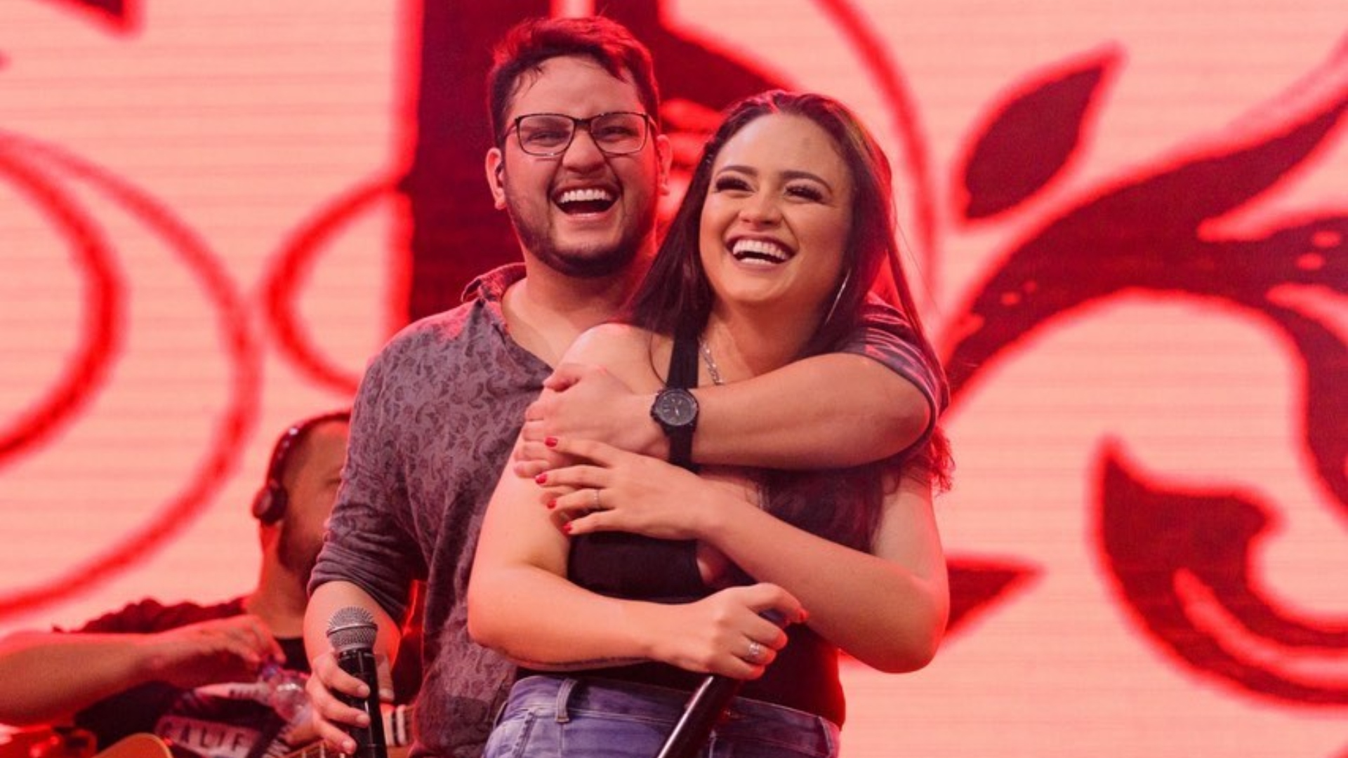 Cantora Luiza comenta sobre futuro na carreira musical