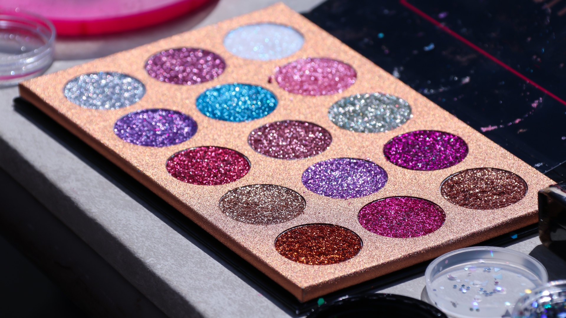 Quer brilhar muito no carnaval? Então você precisa desses produtos!