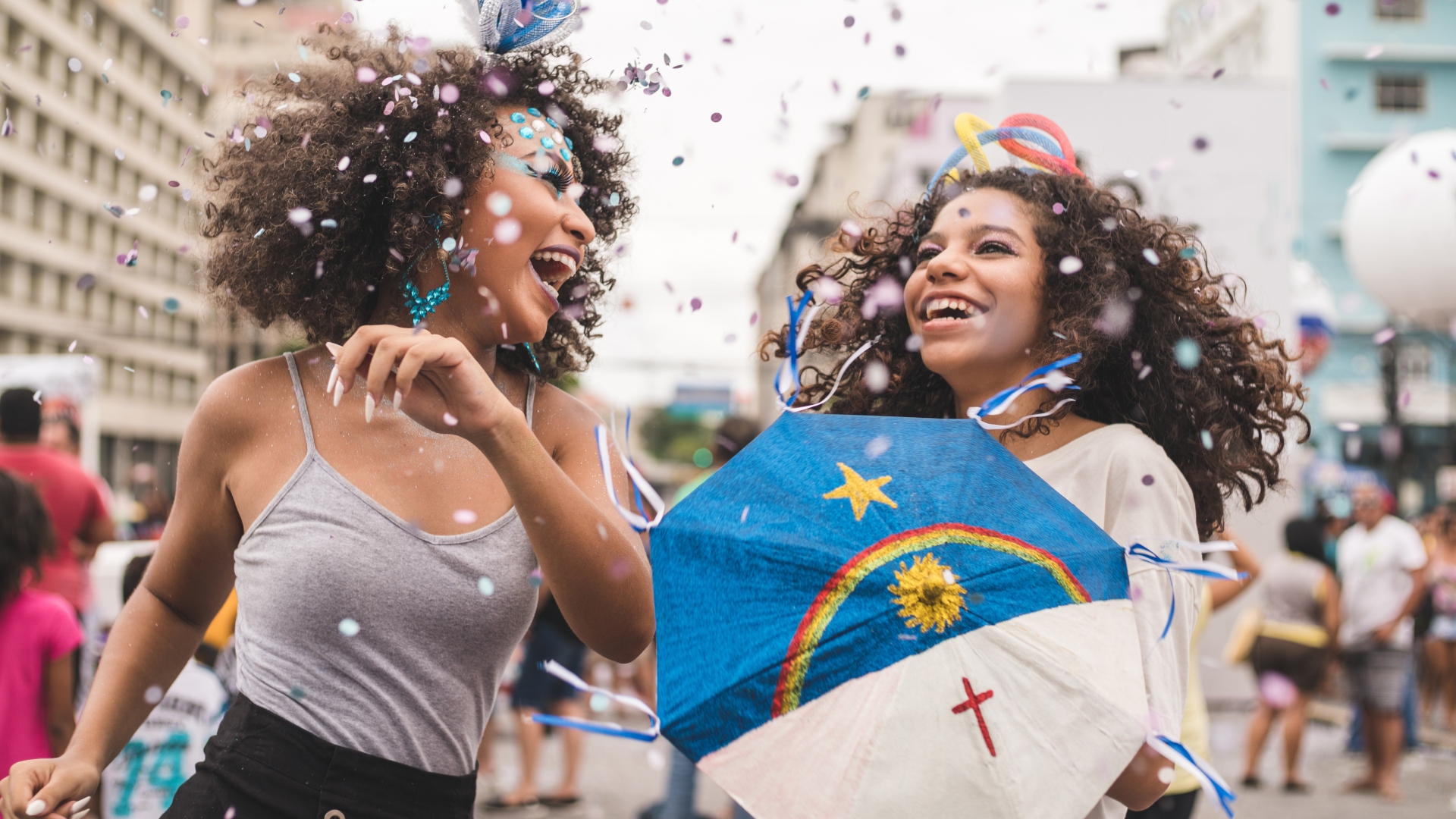 Confira 7 itens essenciais para levar aos bloquinhos de carnaval!