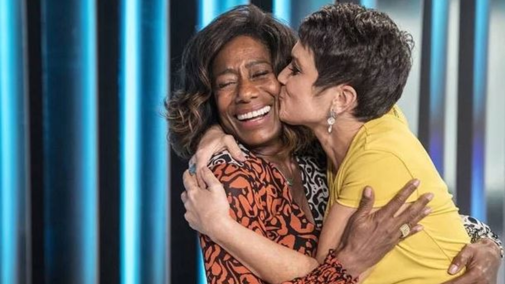 Após perder a mãe, Gloria Maria se ausenta de programa na Globo e Sandra Annenberg manda recado amoroso para colega