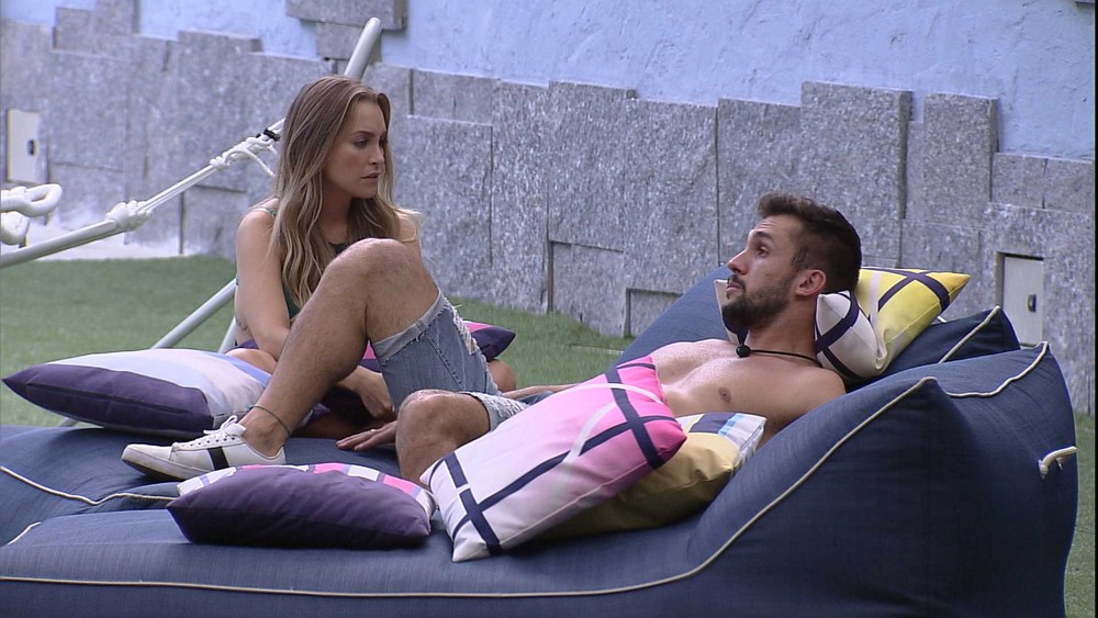 BBB21: Mais uma! Arthur e Carla têm nova DR cheia de alfinetadas e climão