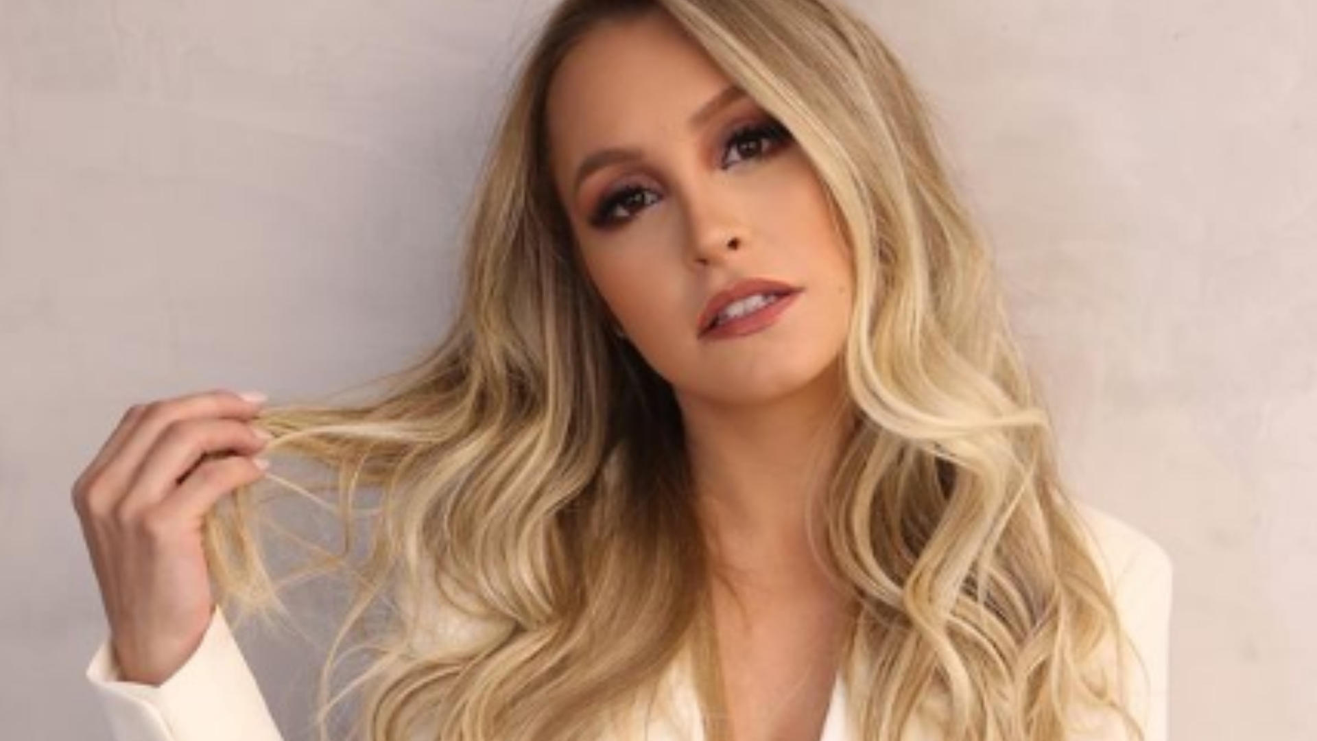 E o ‘BBB’? Cotada para nova edição do reality show, Carla Diaz explica sumiço das redes sociais