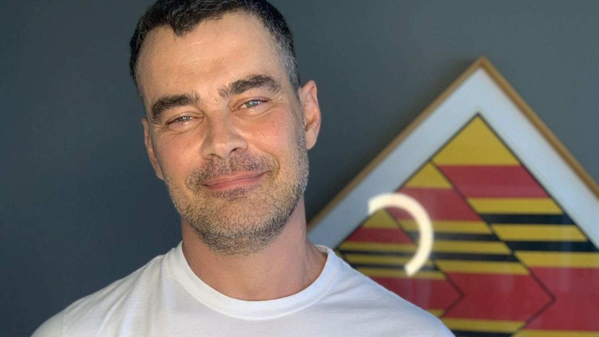 No ‘Super Dança dos Famosos’, Carmo Dalla Vecchia se declara para o esposo e parte em defesa das pessoas transexuais