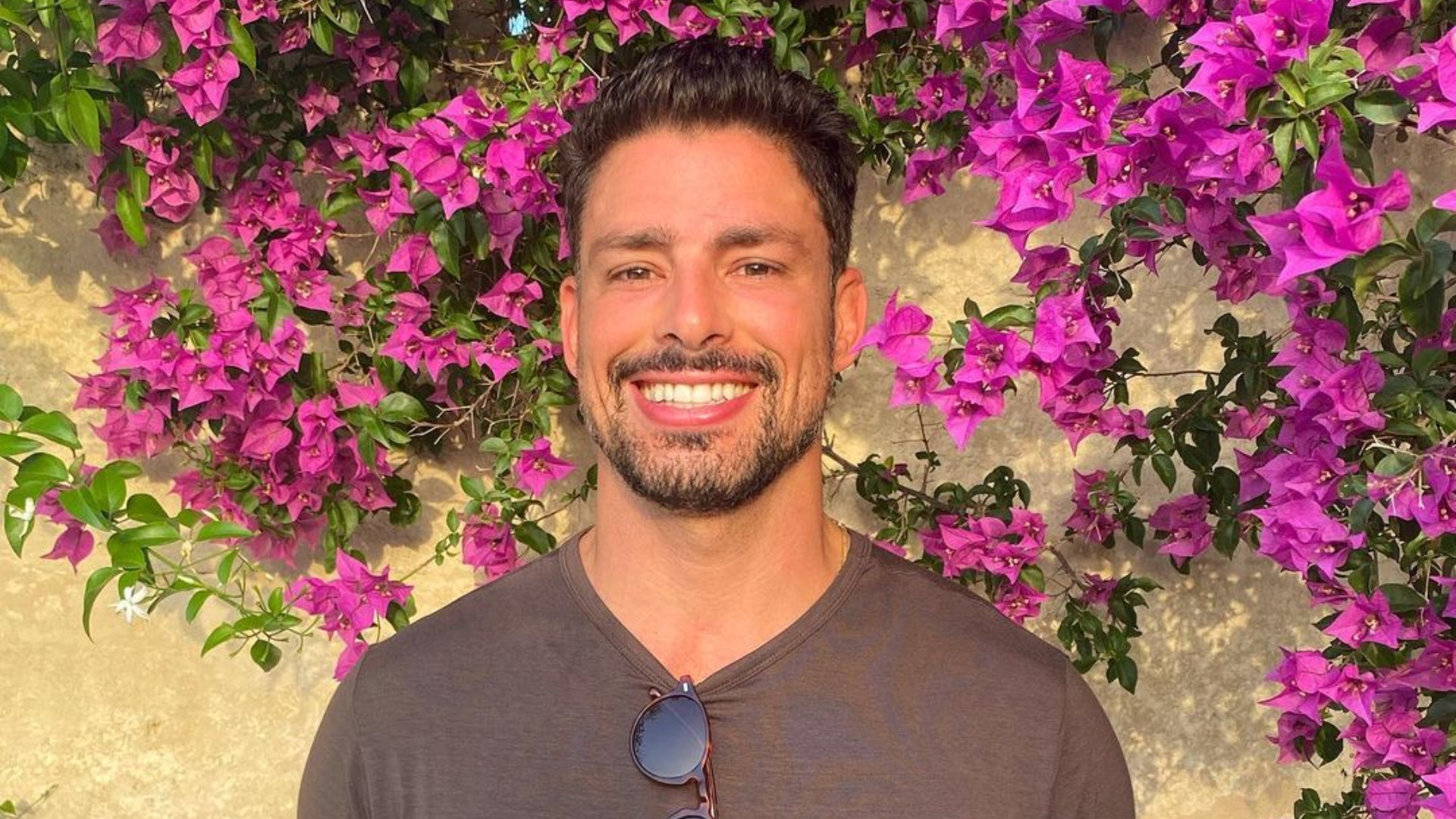 Cauã Reymond sofre acidente de carro do Rio de Janeiro: “Está tudo bem”
