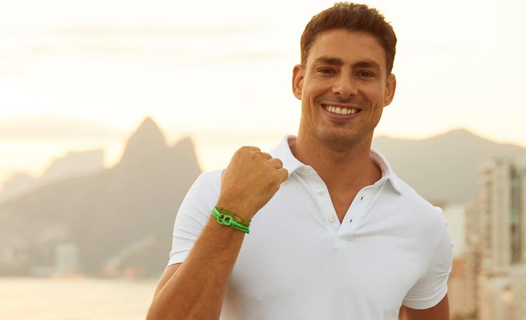 Cauã Reymond surge em clique raríssimo ao lado da irmã e comemora conquista da caçula