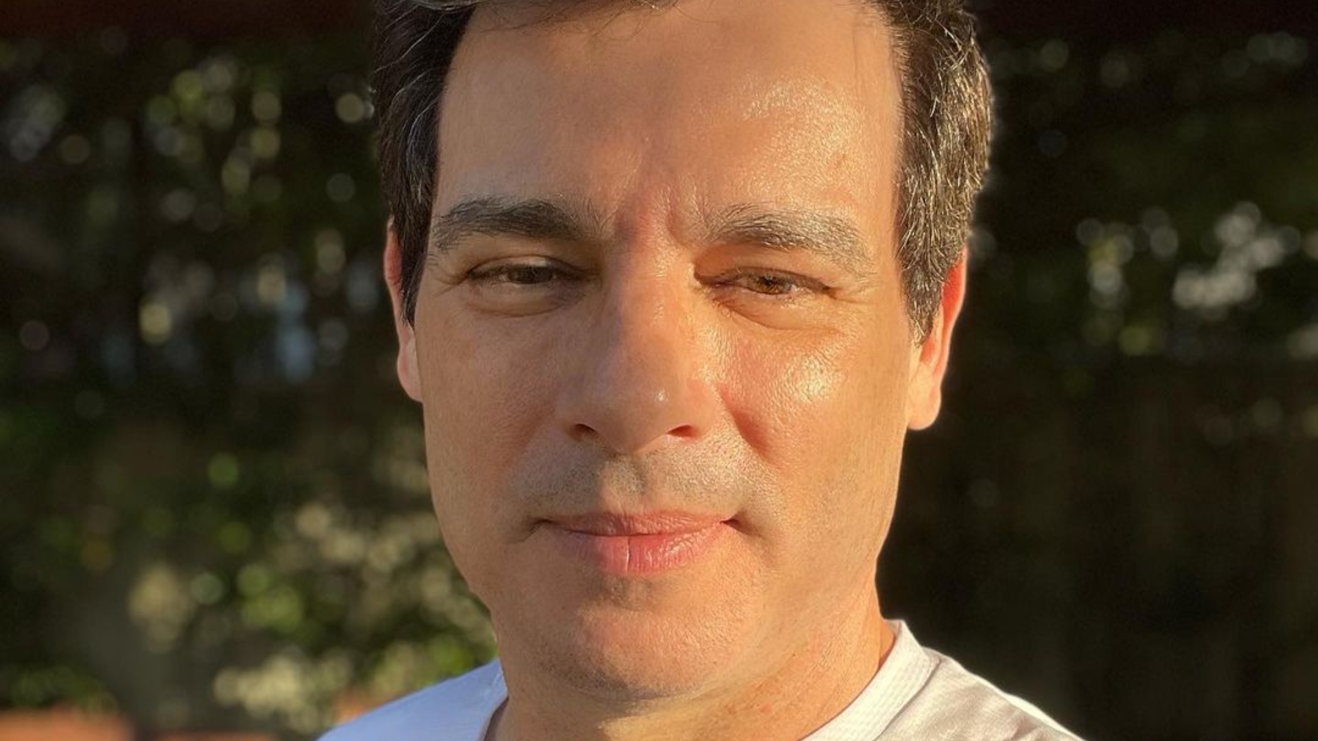 Celso Portiolli foge da regra no ‘Domingo Legal’ e dispara indireta
