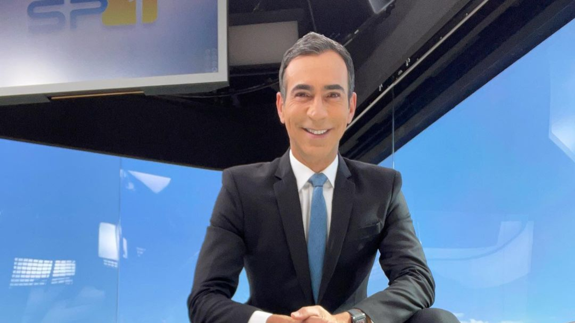 Parecidos? Semelhança de Cesar Tralli com a filha impressiona internautas