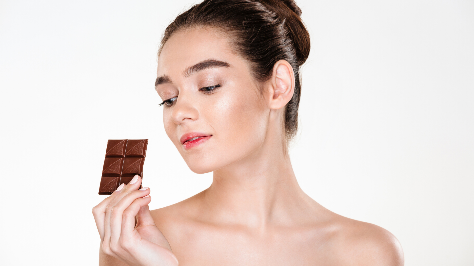 Chocolate! Especialistas ensinam receitas caseiras para a pele e cabelos com o derivado do cacau