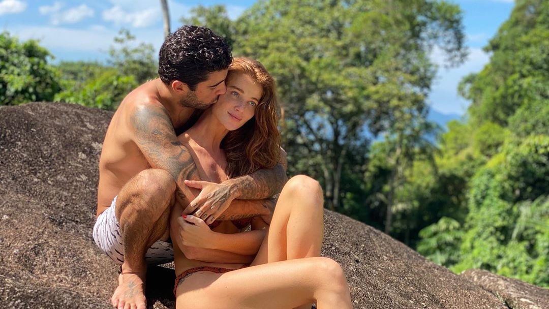 Casado, Pedro Scooby se derrete por Cintia Dicker e declara: “Uma linda história de amor”