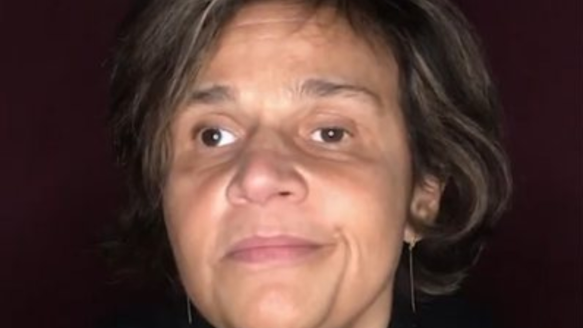 Claudia Rodrigues confessa paixão por ex-empresária e a pede em casamento