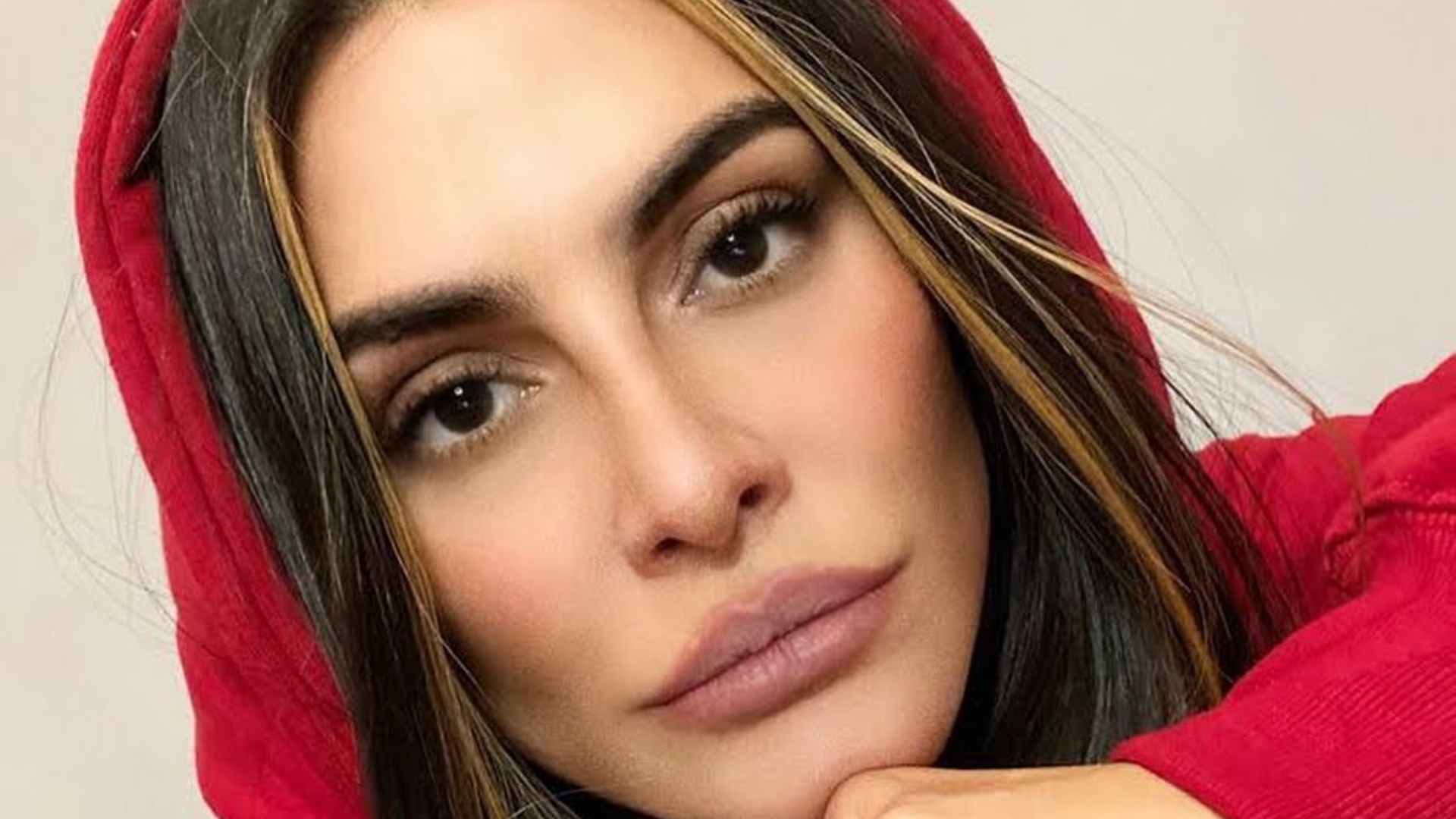 Após revolta religiosa contra criança de 10 anos que realizou aborto por ter sido estuprada, Cleo parte em defesa da menina e se posiciona