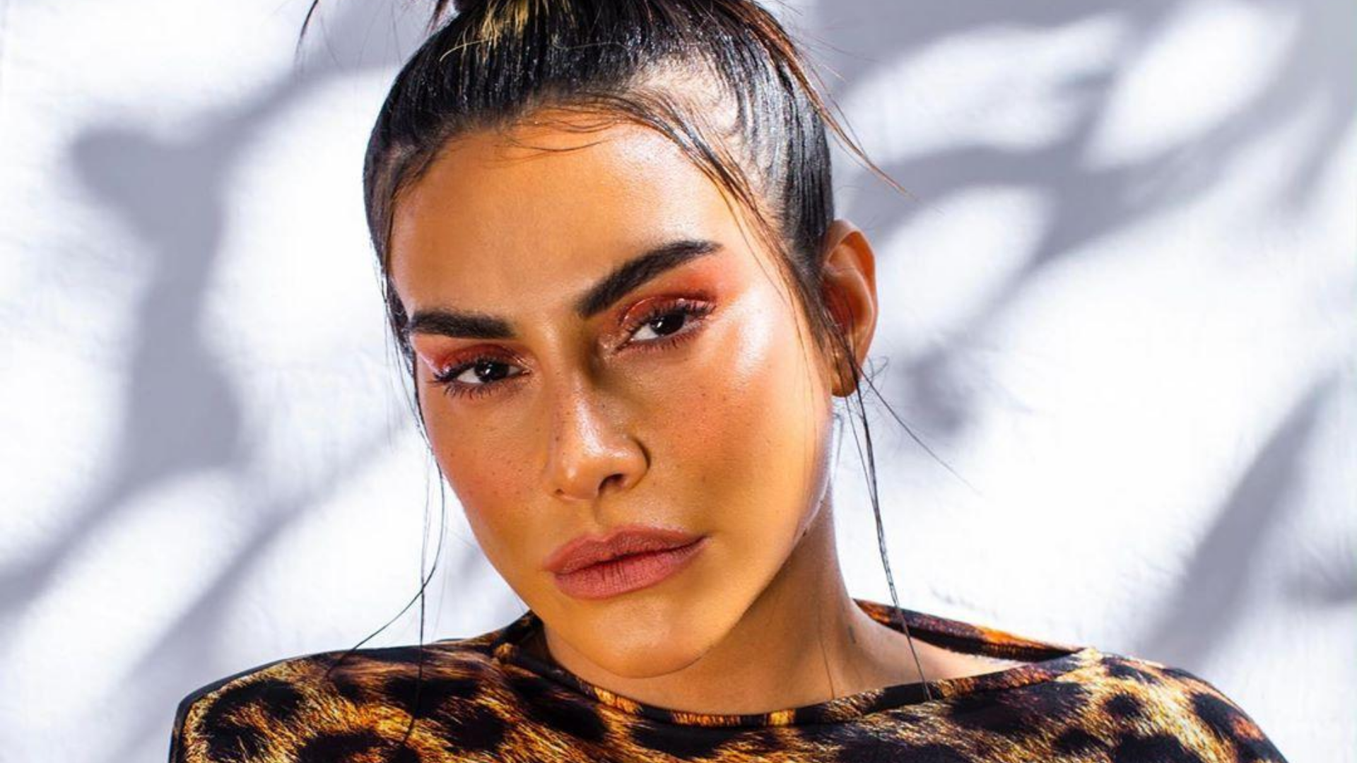Cleo desabafa sobre tratamento contra bulimia e distorção que tem de seu corpo causados pela pressão estética