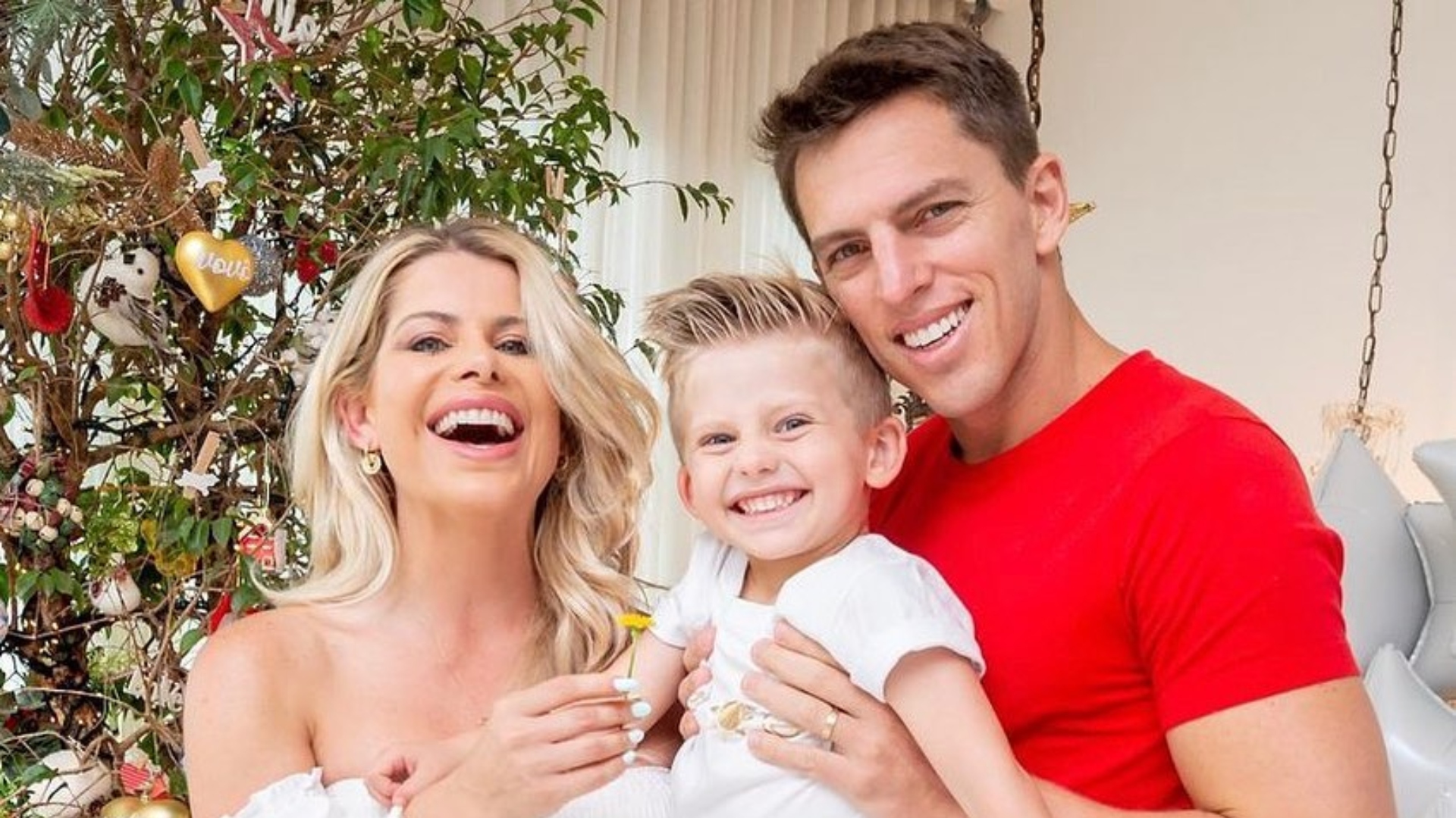 Amaury Nunes e Karina Bacchi trocam farpas na web no dia do aniversário do filho; Entenda