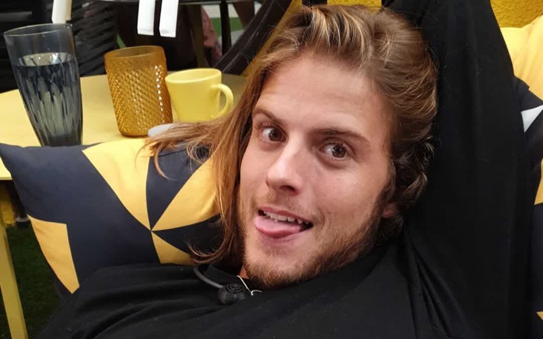 Após deixar Marcela na mão em noite quente, internautas acham postagem de Daniel dizendo que é gay