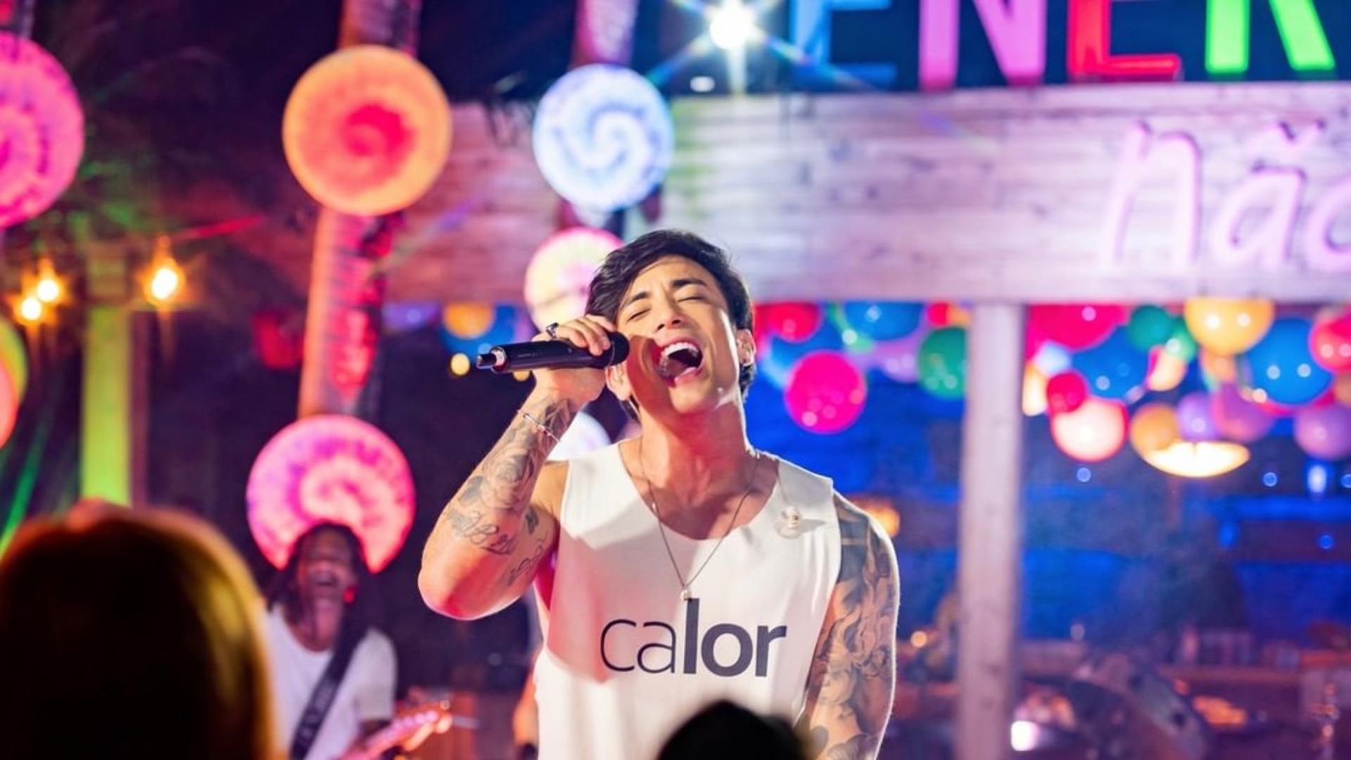 Daniel Caon estreia turnê com show em São Paulo