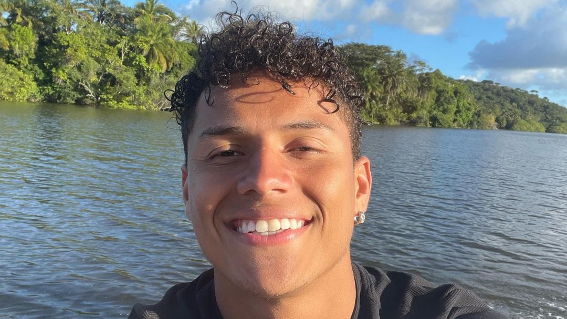 Ex-BBB, Danrley Ferreira, revela ter sido vítima de racismo: “Poderia me levar detido”