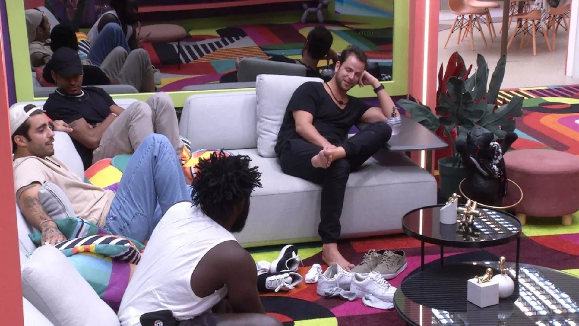 BBB22: Douglas Silva e Gustavo discutem por motivo inusitado: “Não tem espírito de coletividade”