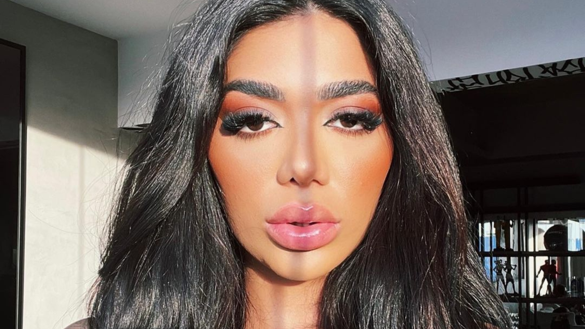 Irmã de Gabigol, Dhiovanna Barbosa posa com body transparente e ostenta curvas belíssimas